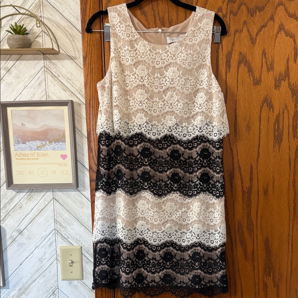 Lace Sleeveless Dress - Black and Cream